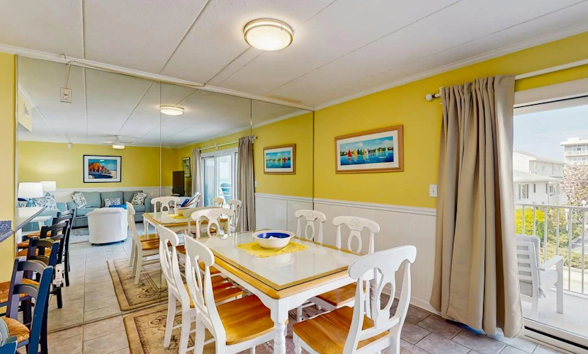 2BR, 2BA condo Beach Block with POOL