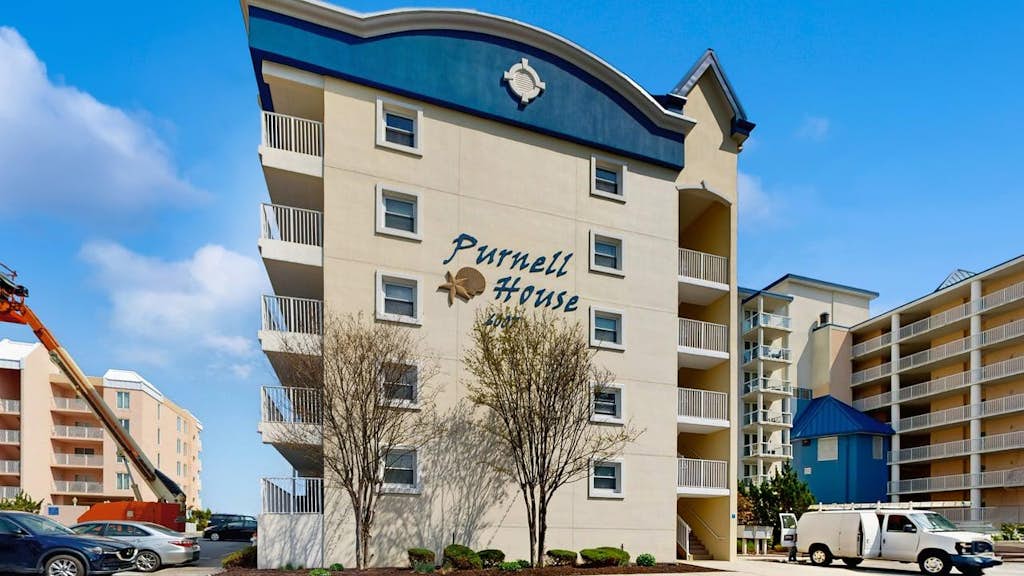 2BR, 2BA condo Beach Block with POOL