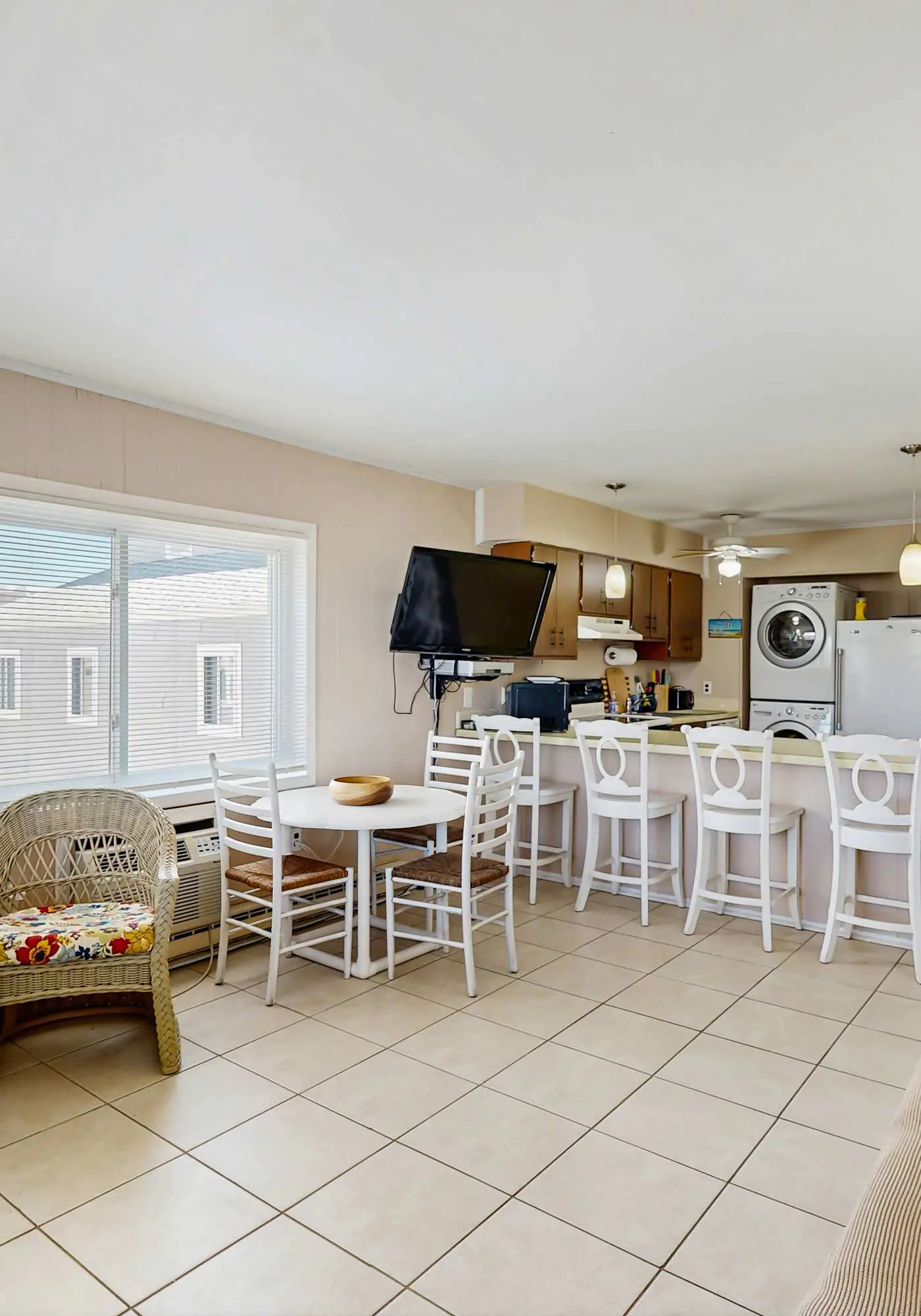 Severn 308 Oceanblock Condo walk to Beaches