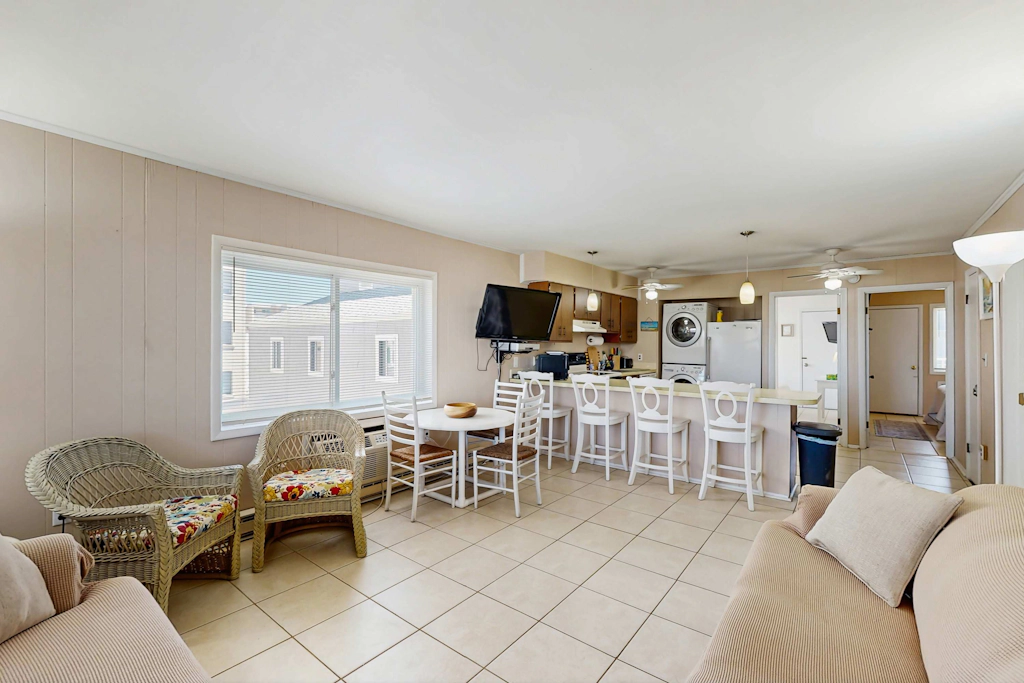 Severn 308 Oceanblock Condo walk to Beaches