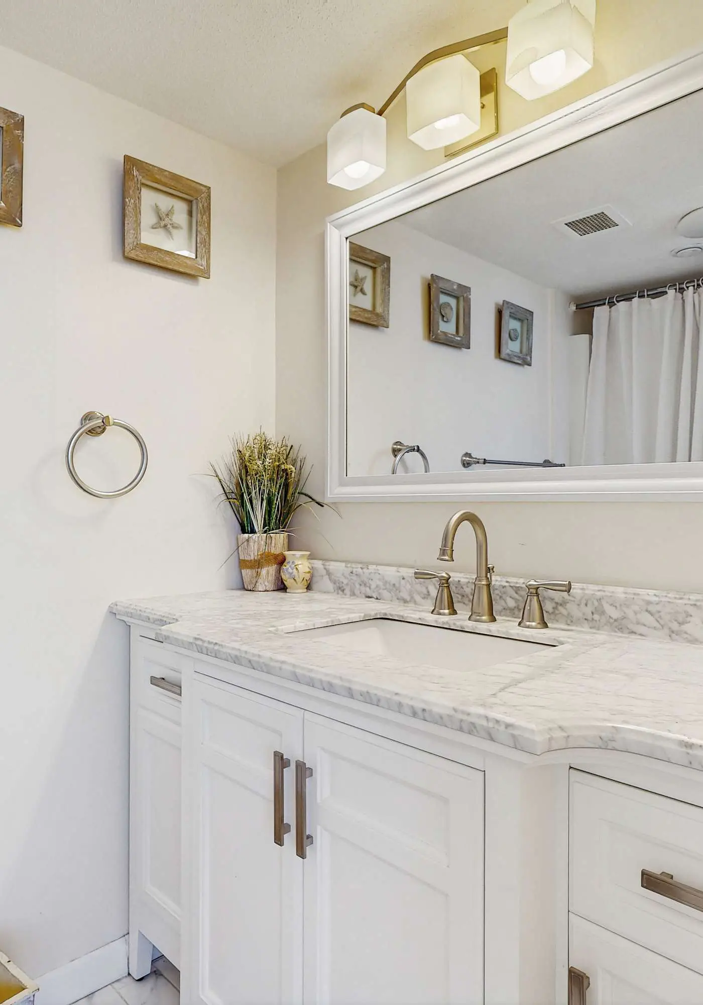 Breathtaking Ocean & Bay Views from the 22nd Floor