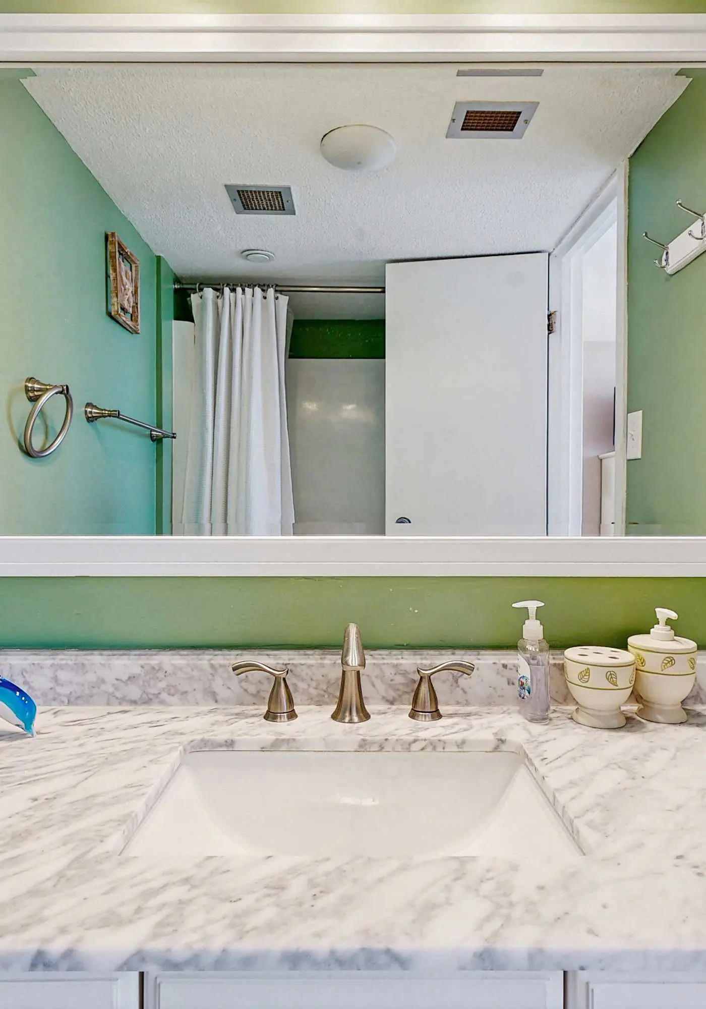 Breathtaking Ocean & Bay Views from the 22nd Floor