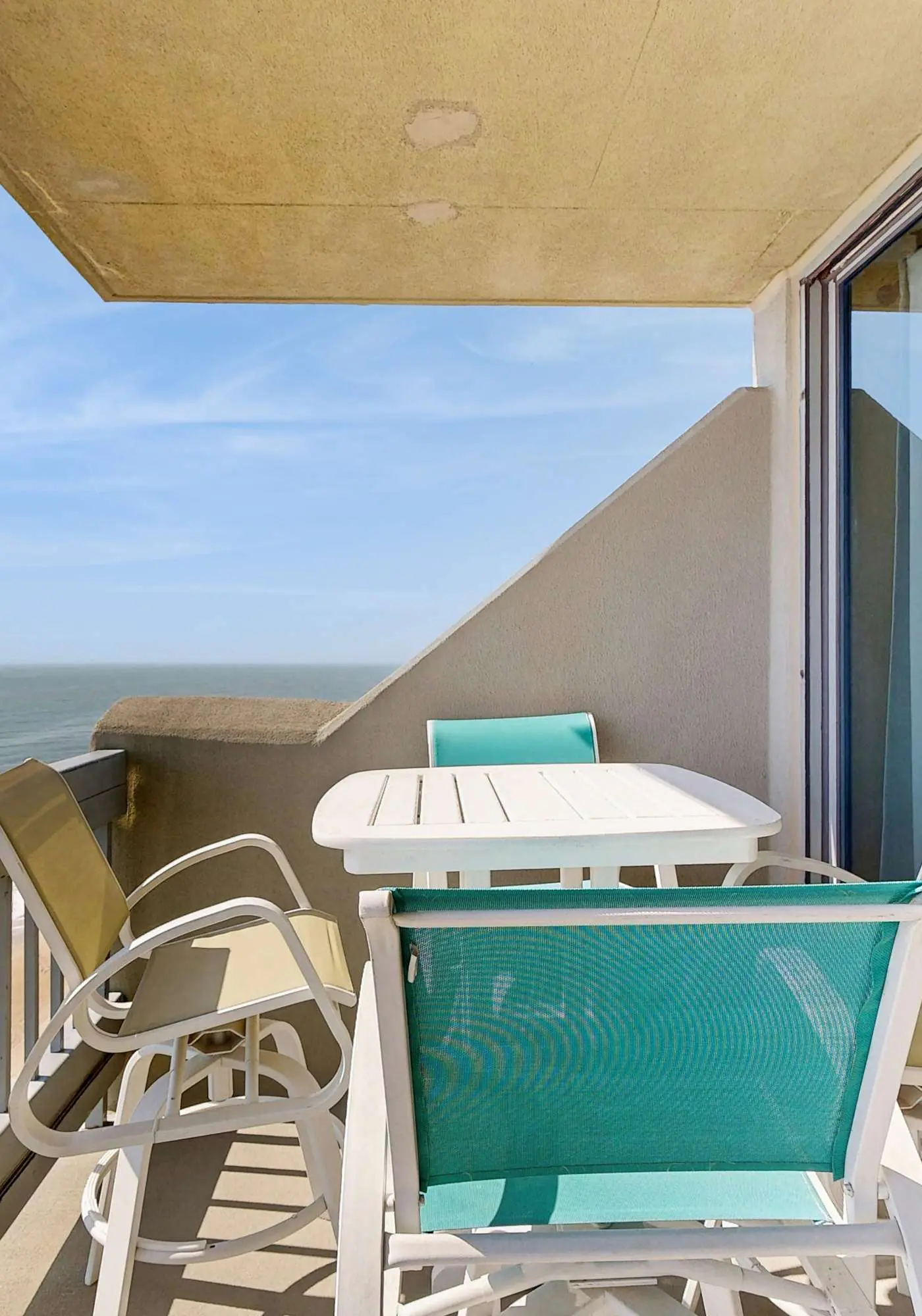 Breathtaking Ocean & Bay Views from the 22nd Floor