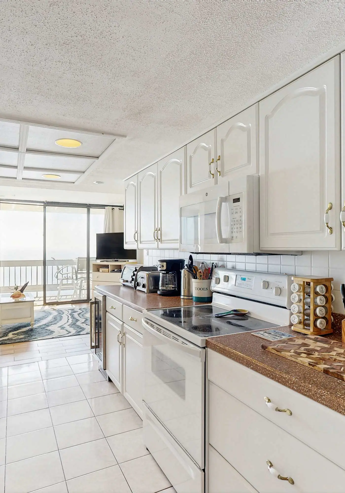 Breathtaking Ocean & Bay Views from the 22nd Floor