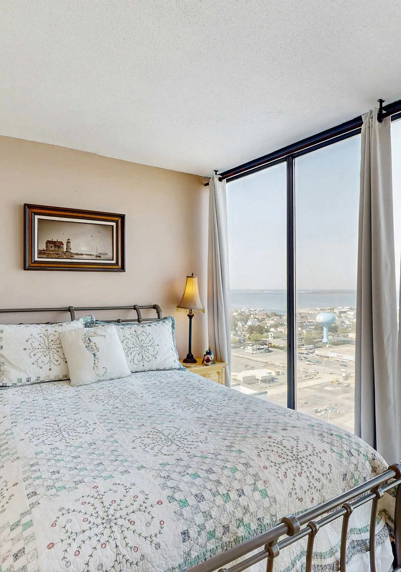 Breathtaking Ocean & Bay Views from the 22nd Floor