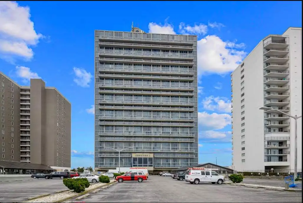 Breathtaking Ocean & Bay Views from the 22nd Floor