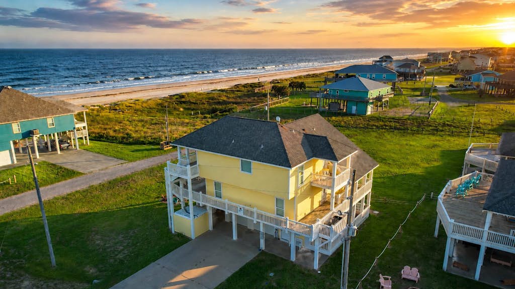 Huge 5BR w/ Ocean View & Fire Pit