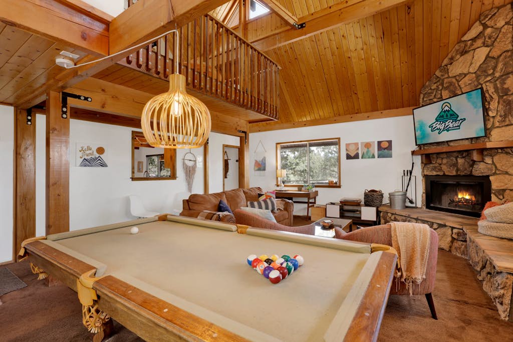 Resting Falcon Retreat / Spa, Mountain Views, Near Bear Mountain