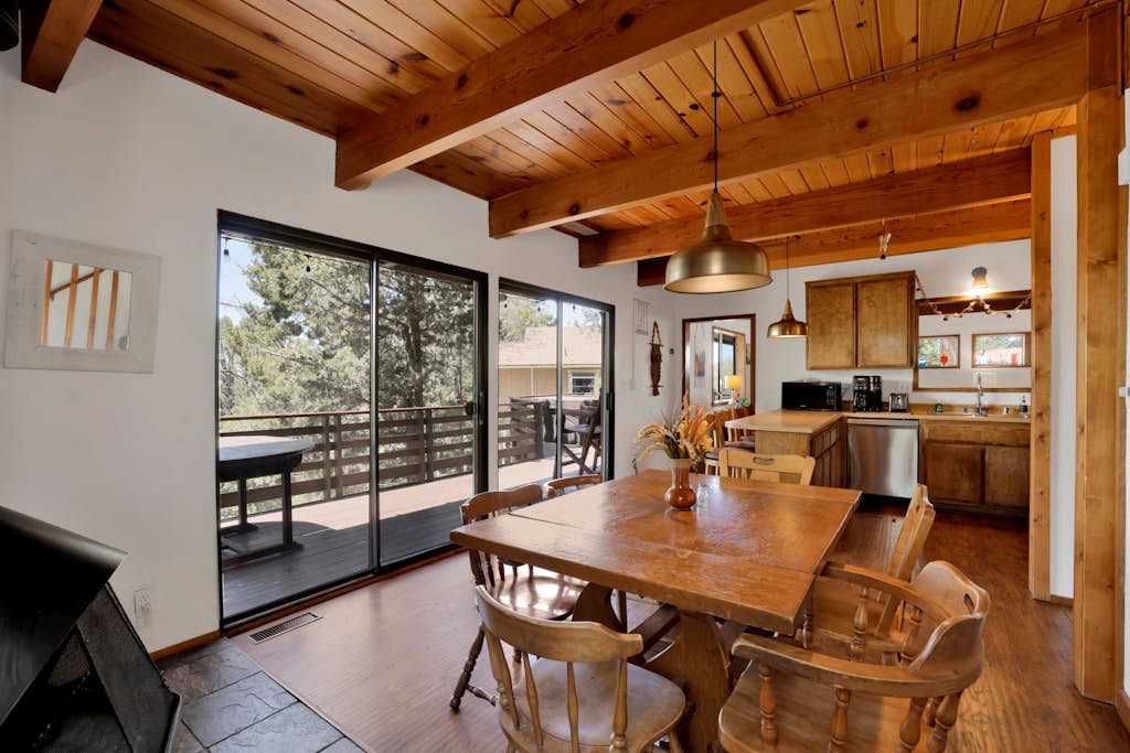 Resting Falcon Retreat / Spa, Mountain Views, Near Bear Mountain