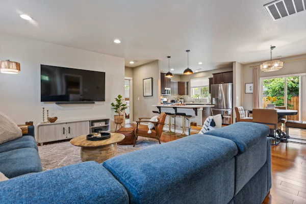 Spacious home centrally located by Autzen Stadium