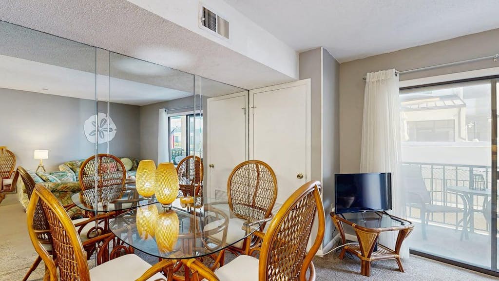 Coastal Condo, Large Balcony, Ocean Views & Pool