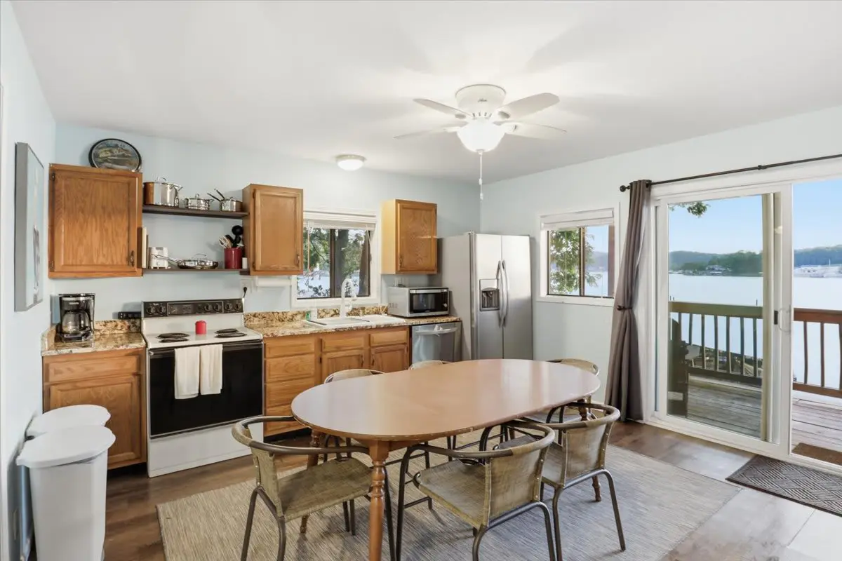 Charming 3BR Cabin - LAKE VIEW - Camdenton
