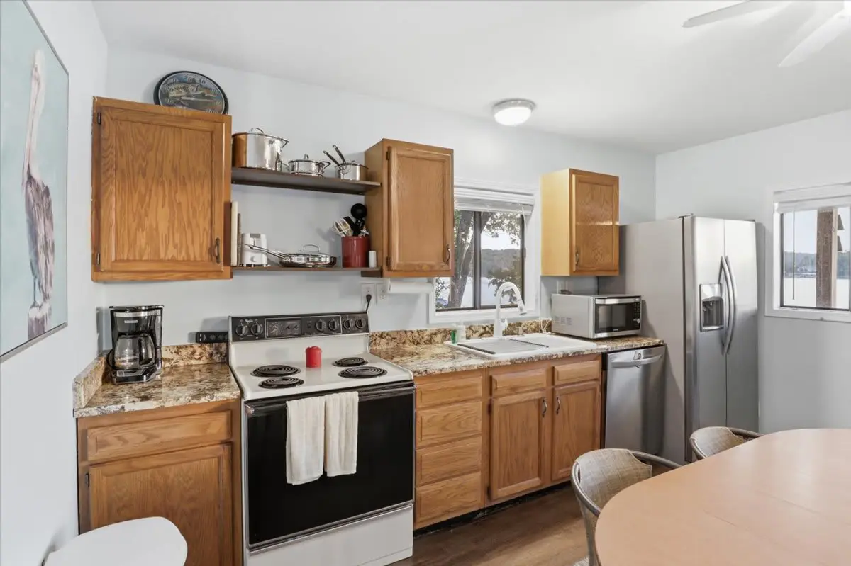 Charming 3BR Cabin - LAKE VIEW - Camdenton