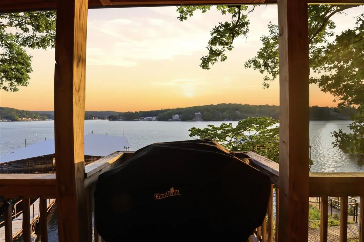 Charming 3BR Cabin - LAKE VIEW - Camdenton