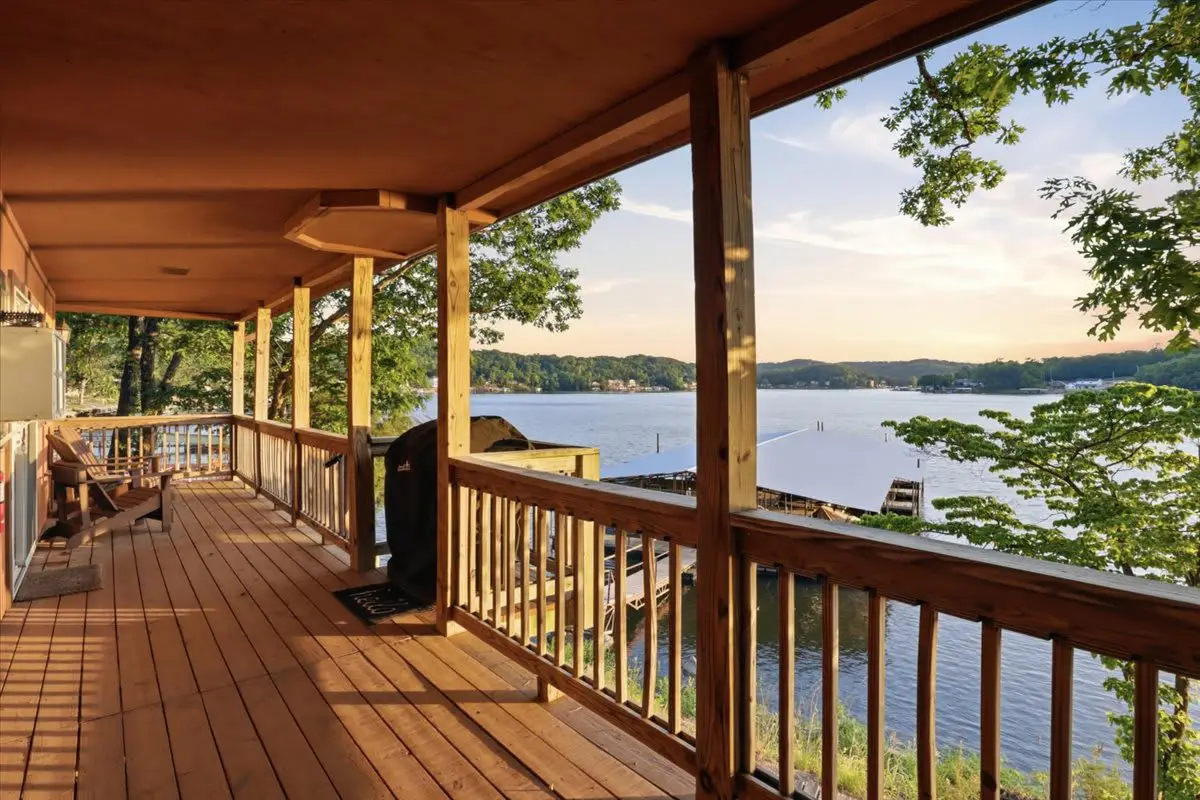 Charming 3BR Cabin - LAKE VIEW - Camdenton
