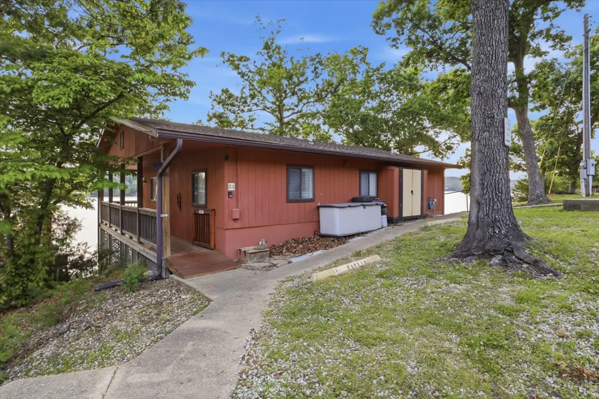 Charming 3BR Cabin - LAKE VIEW - Camdenton