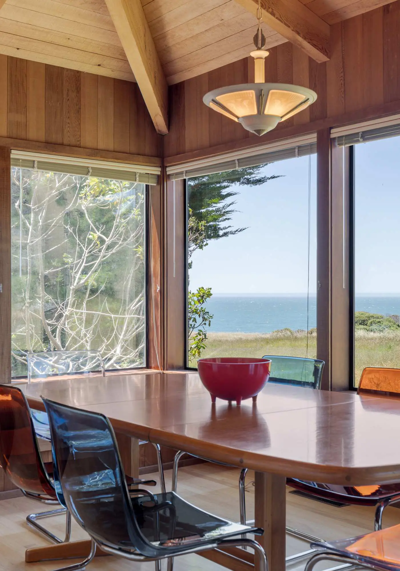 Sunhoma - Bluff-top coastal home with hot tub, ocean views, telescope
