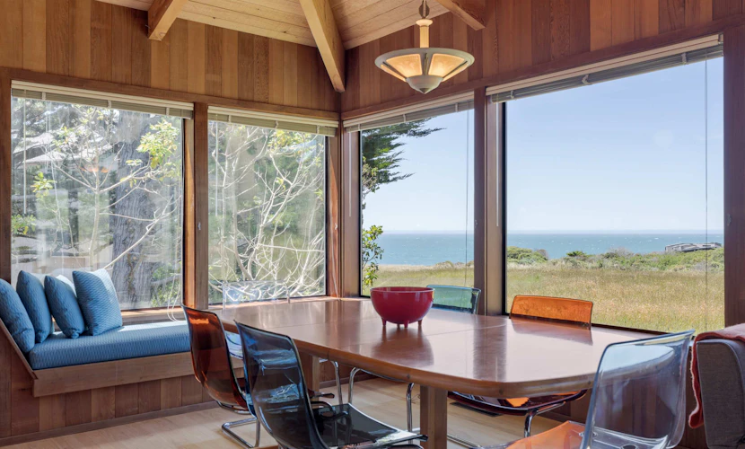 Sunhoma - Bluff-top coastal home with hot tub, ocean views, telescope