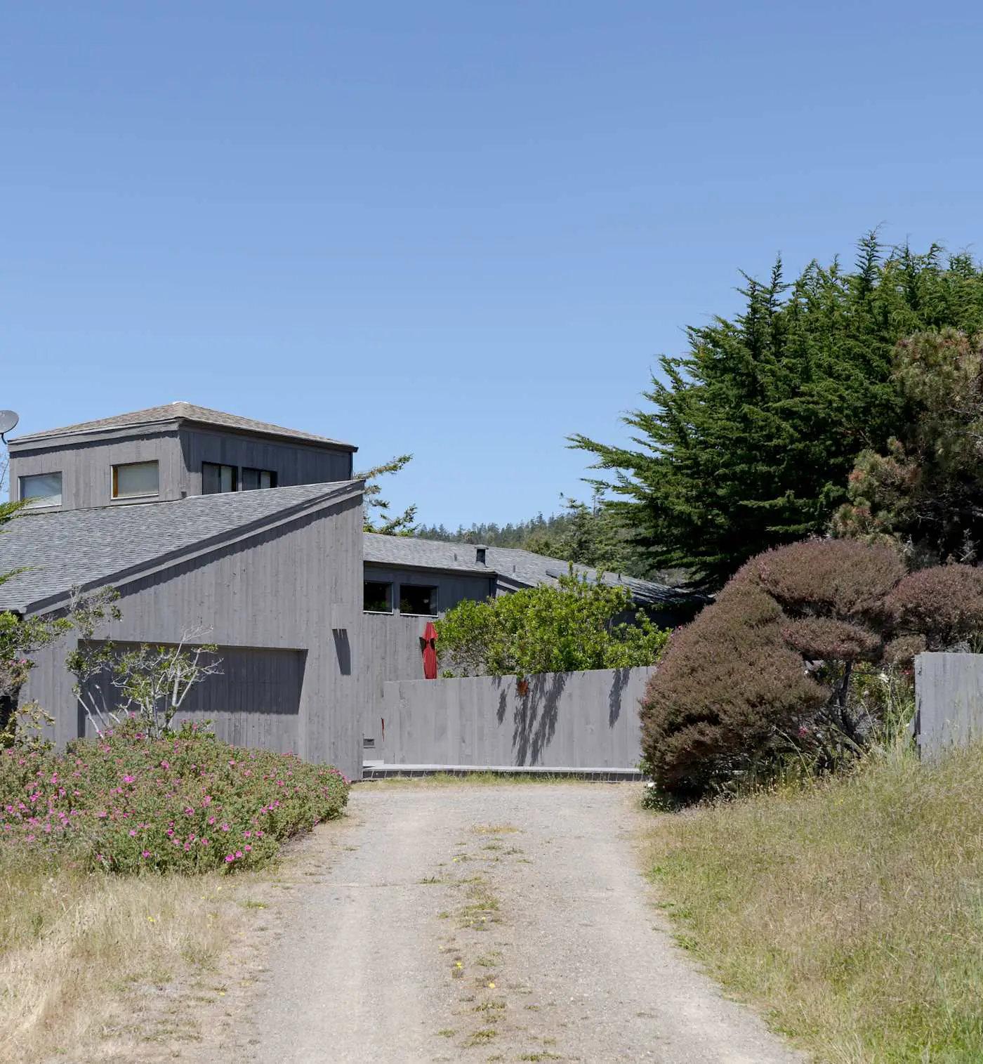 Sunhoma - Bluff-top coastal home with hot tub, ocean views, telescope