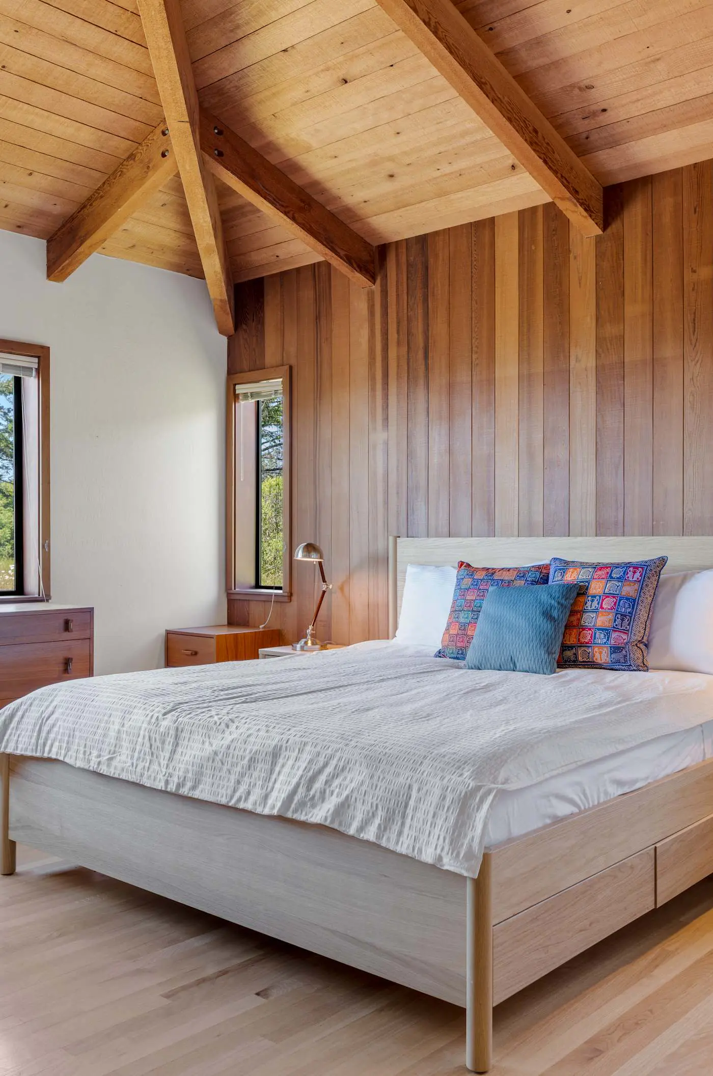 Sunhoma - Bluff-top coastal home with hot tub, ocean views, telescope