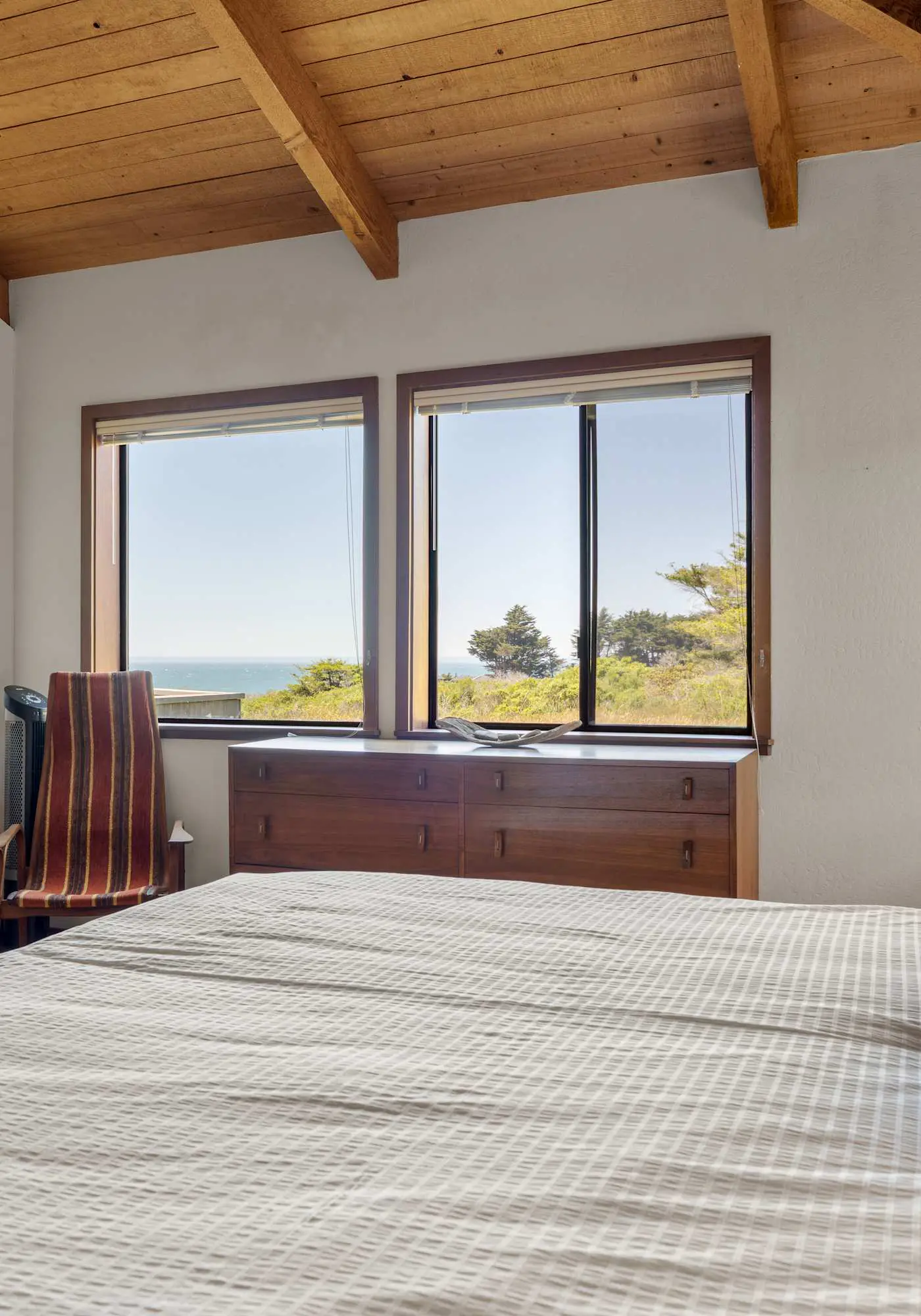 Sunhoma - Bluff-top coastal home with hot tub, ocean views, telescope