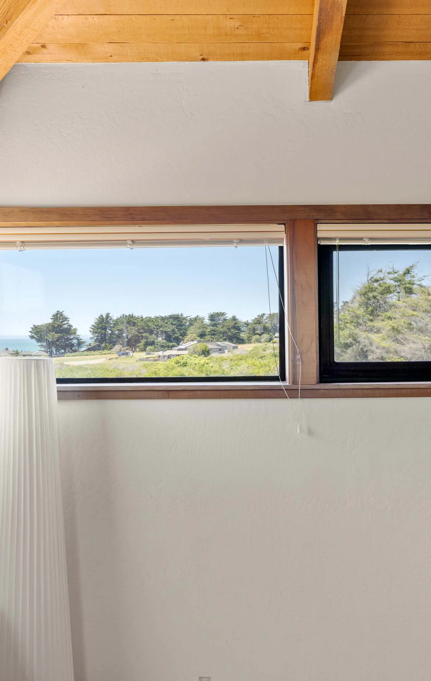 Sunhoma - Bluff-top coastal home with hot tub, ocean views, telescope