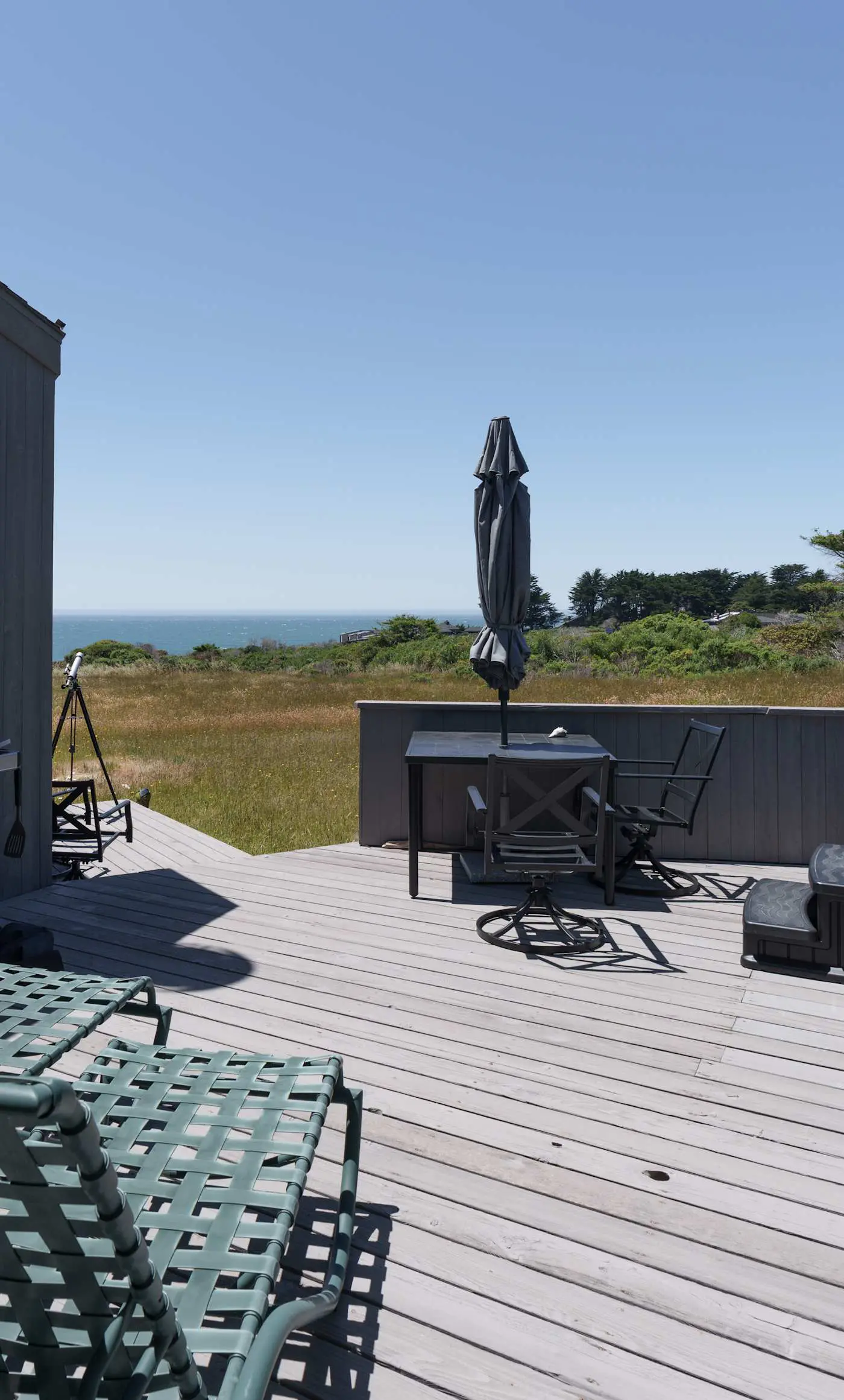 Sunhoma - Bluff-top coastal home with hot tub, ocean views, telescope