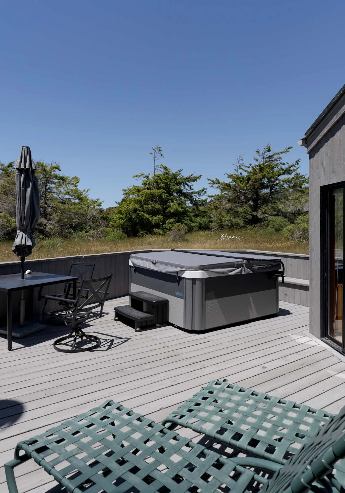 Sunhoma - Bluff-top coastal home with hot tub, ocean views, telescope