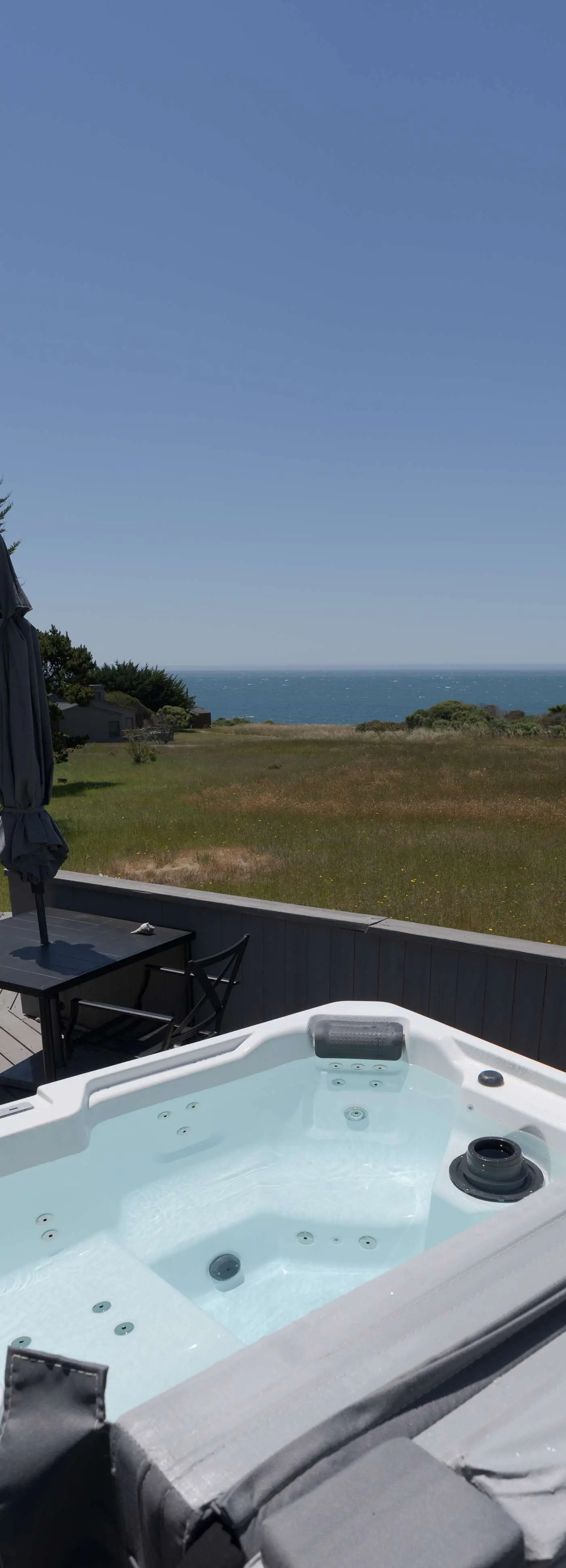 Sunhoma - Bluff-top coastal home with hot tub, ocean views, telescope