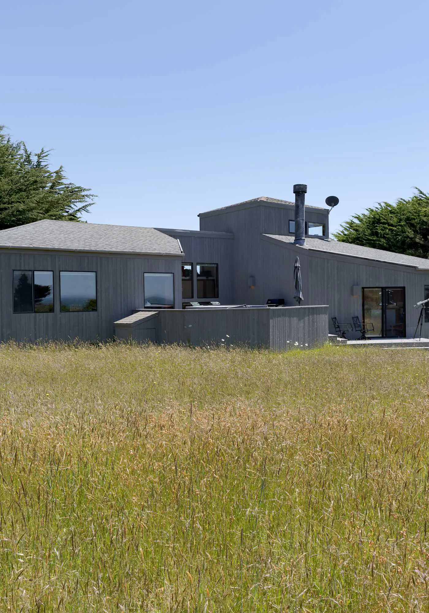 Sunhoma - Bluff-top coastal home with hot tub, ocean views, telescope