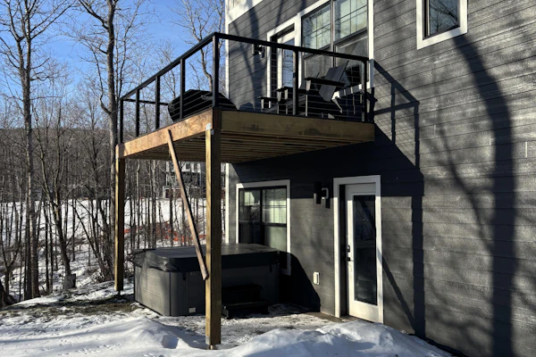 RiverWest White Pine- Hot Tub - Sauna- Dog Friendly