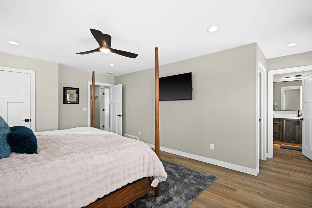 RiverWest White Pine