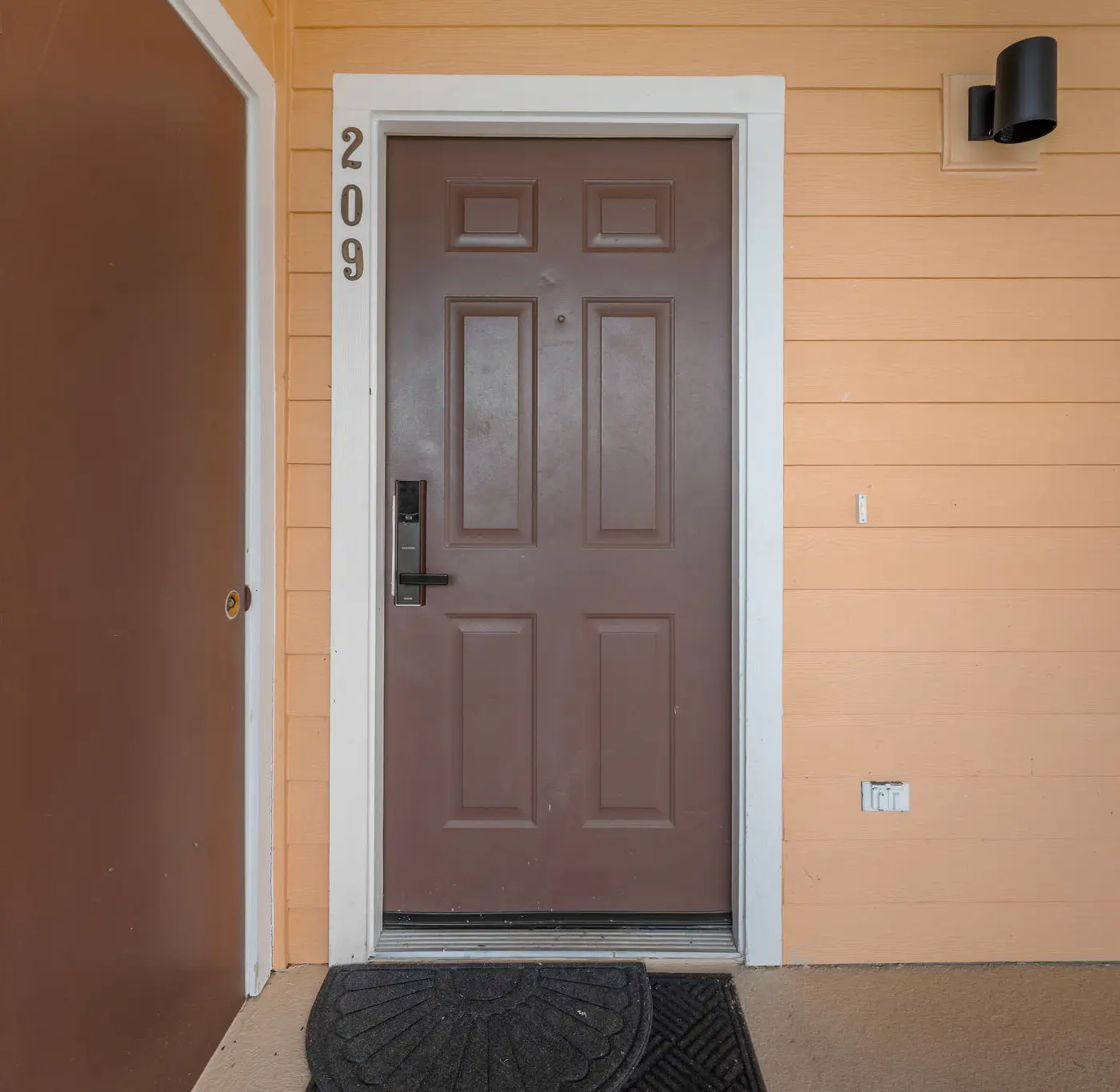 Charming 3nd floor condo close to theme parks and shopping