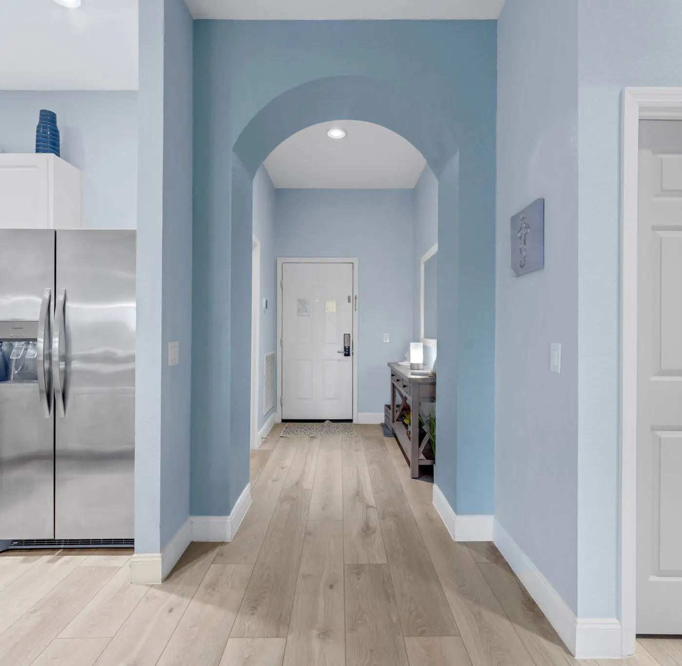 Charming 3nd floor condo close to theme parks and shopping