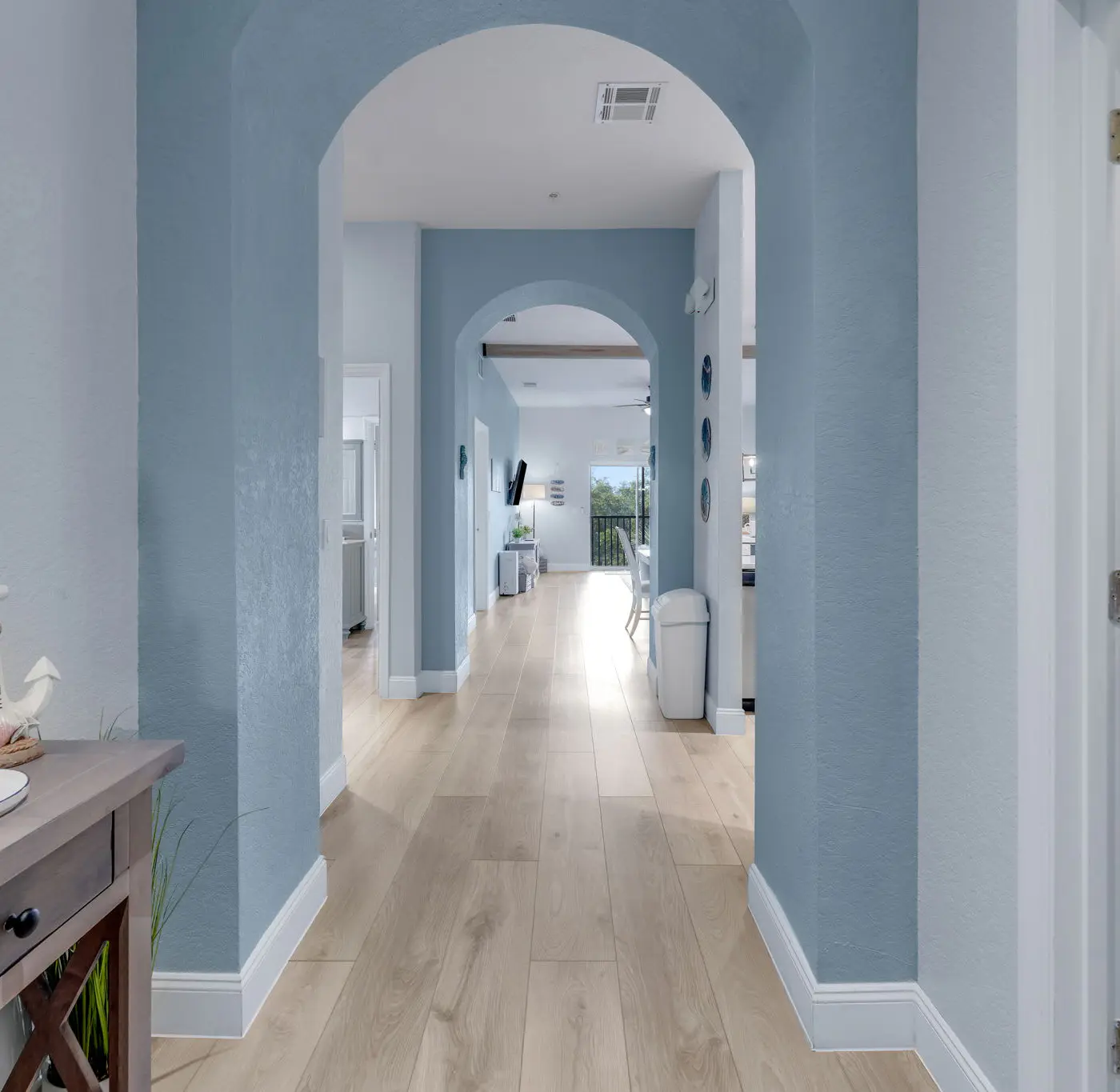 Charming 3nd floor condo close to theme parks and shopping
