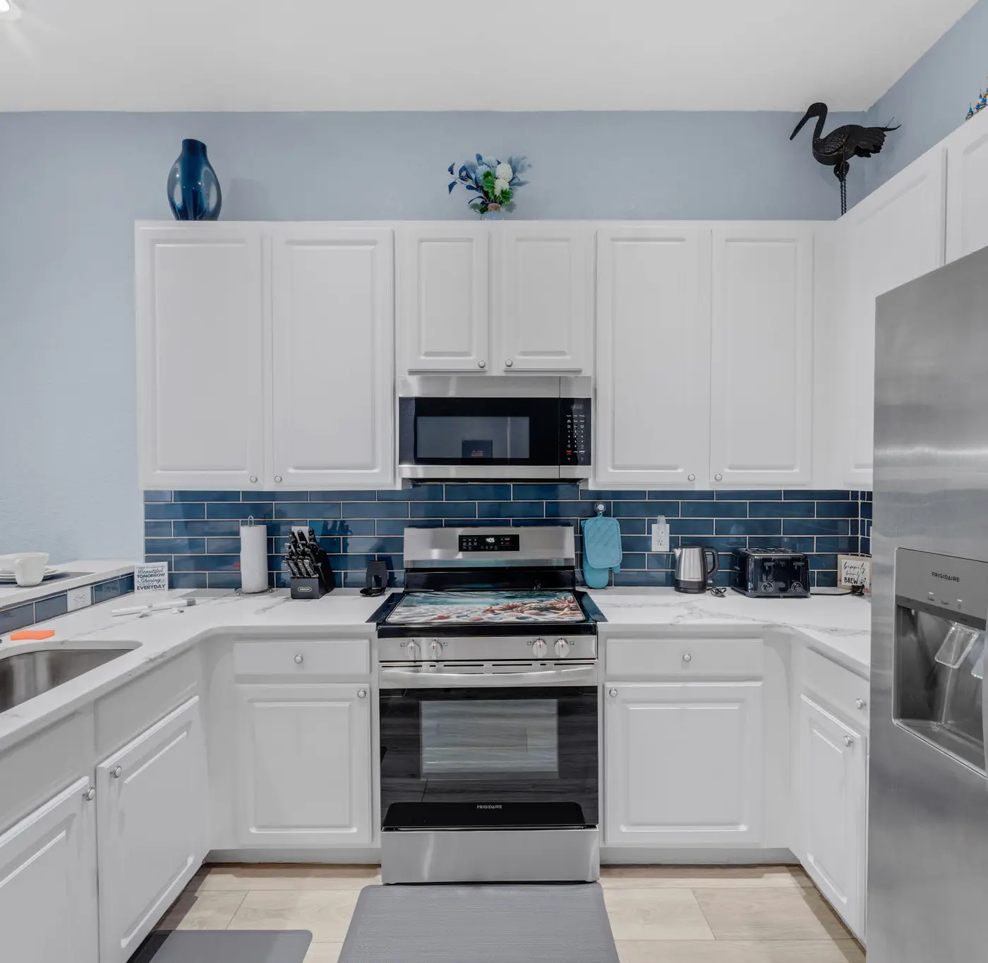 Charming 3nd floor condo close to theme parks and shopping