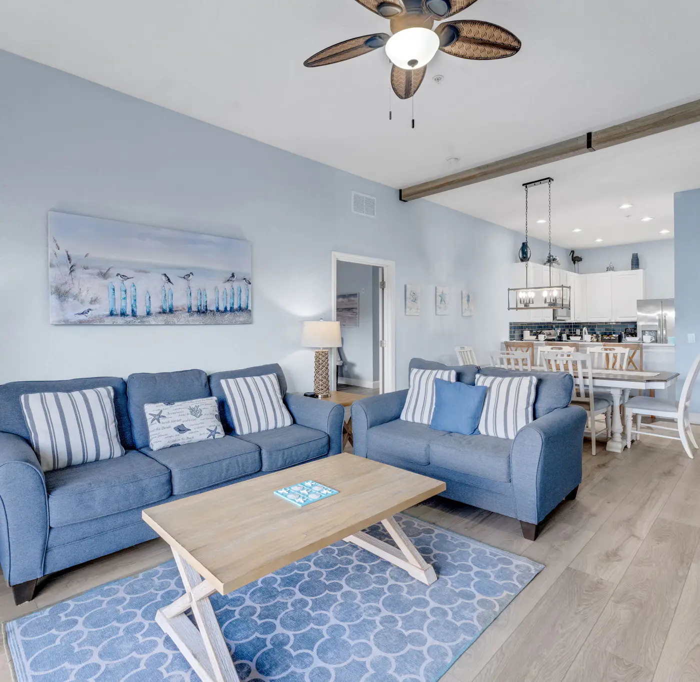 Charming 3nd floor condo close to theme parks and shopping
