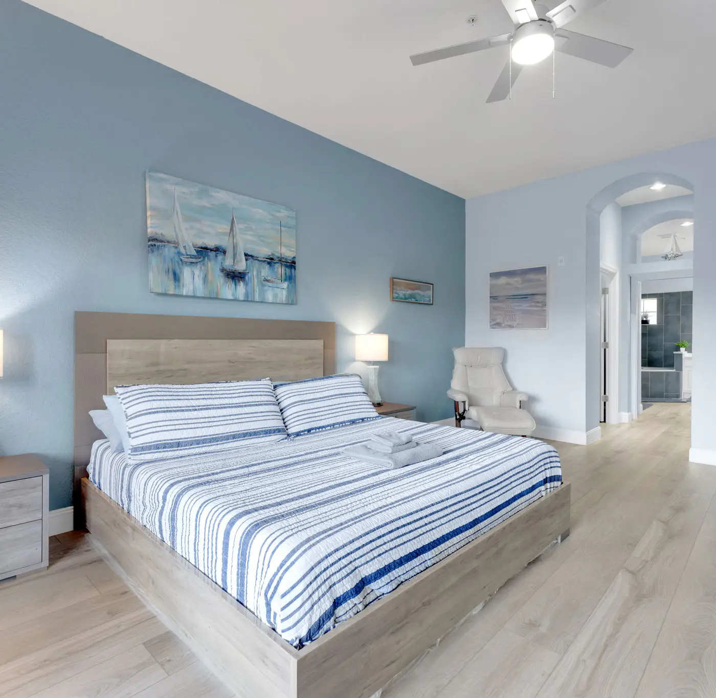 Charming 3nd floor condo close to theme parks and shopping