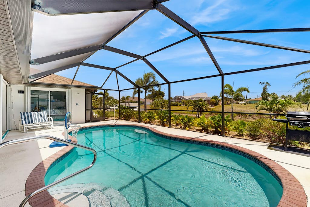 Spacious home, private pool, large kitchen