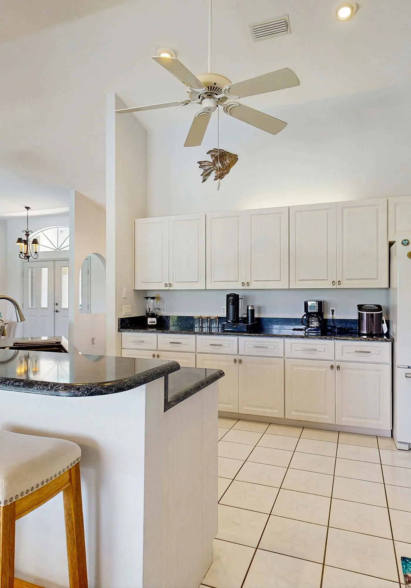 Spacious home, private pool, large kitchen