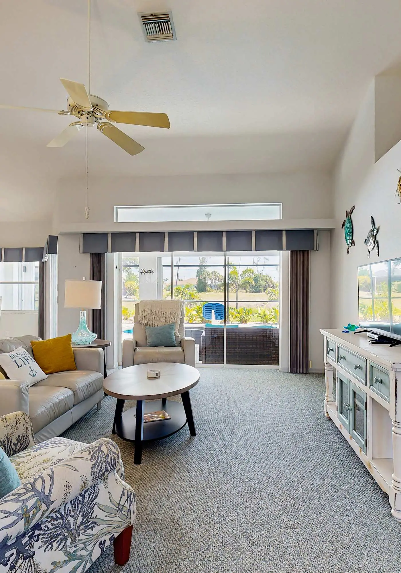 Spacious home, private pool, large kitchen