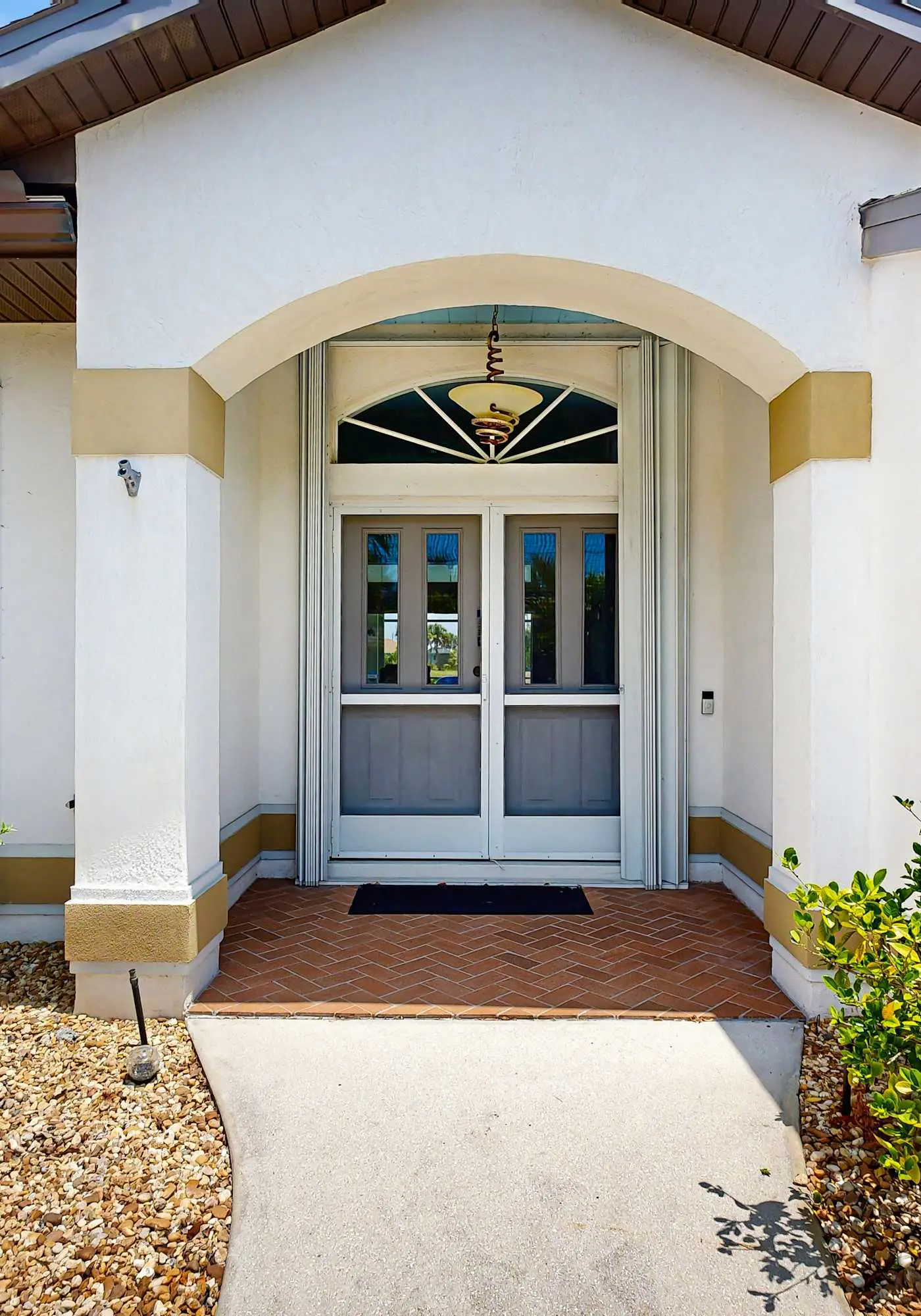 Spacious home, private pool, large kitchen