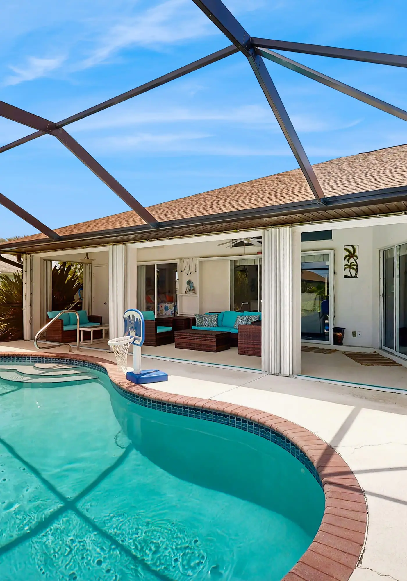 Spacious home, private pool, large kitchen