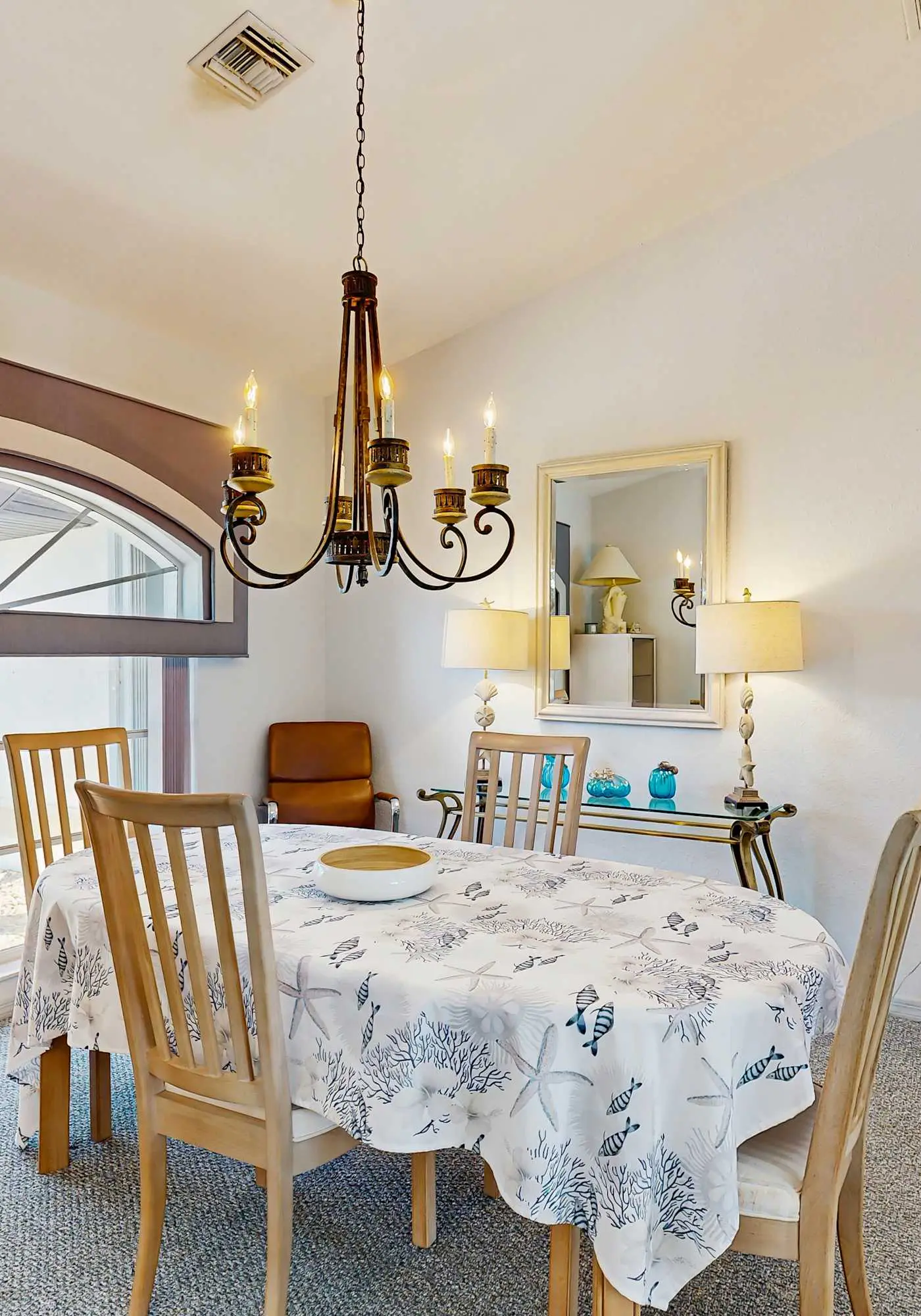 Spacious home, private pool, large kitchen