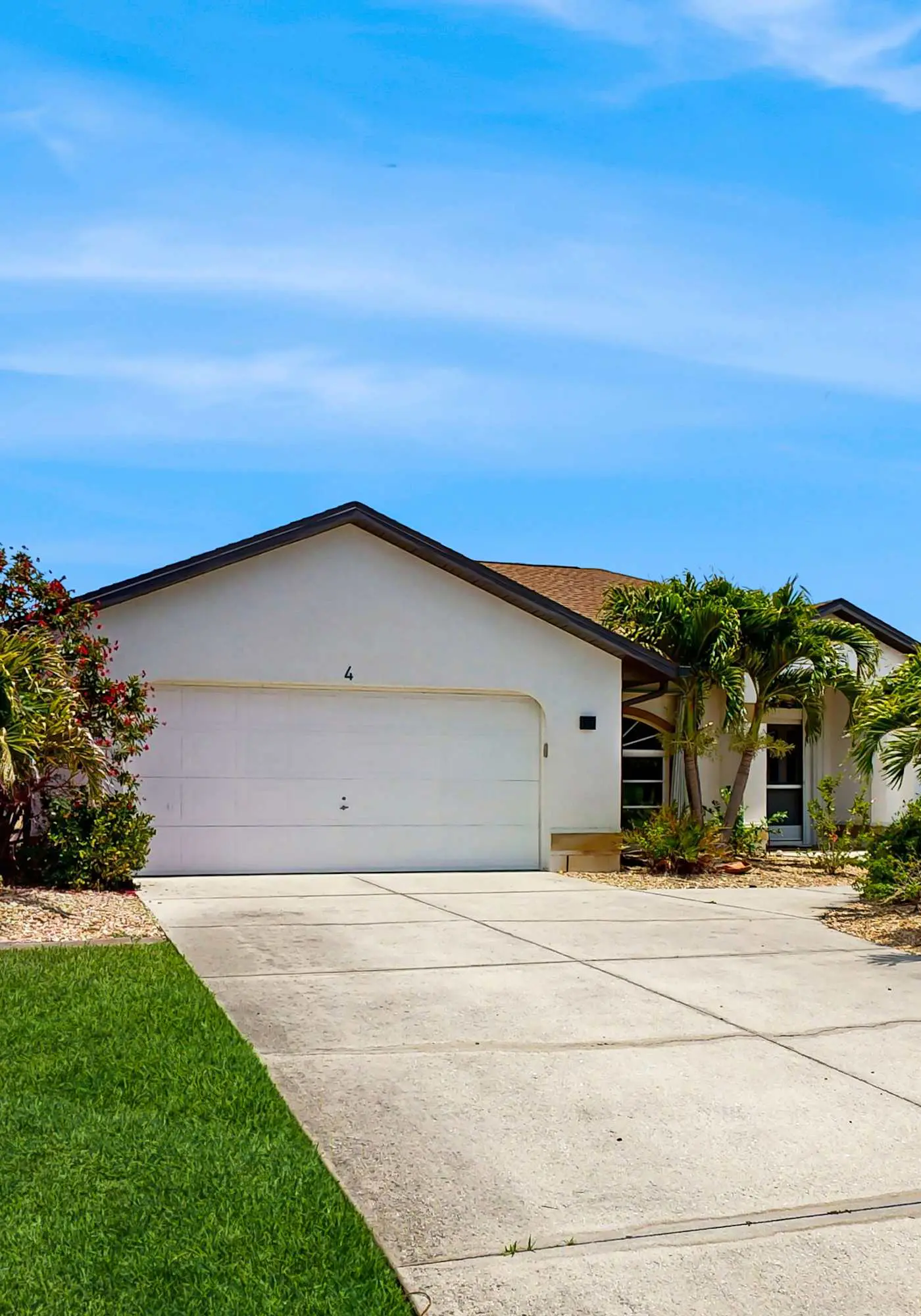Spacious home, private pool, large kitchen