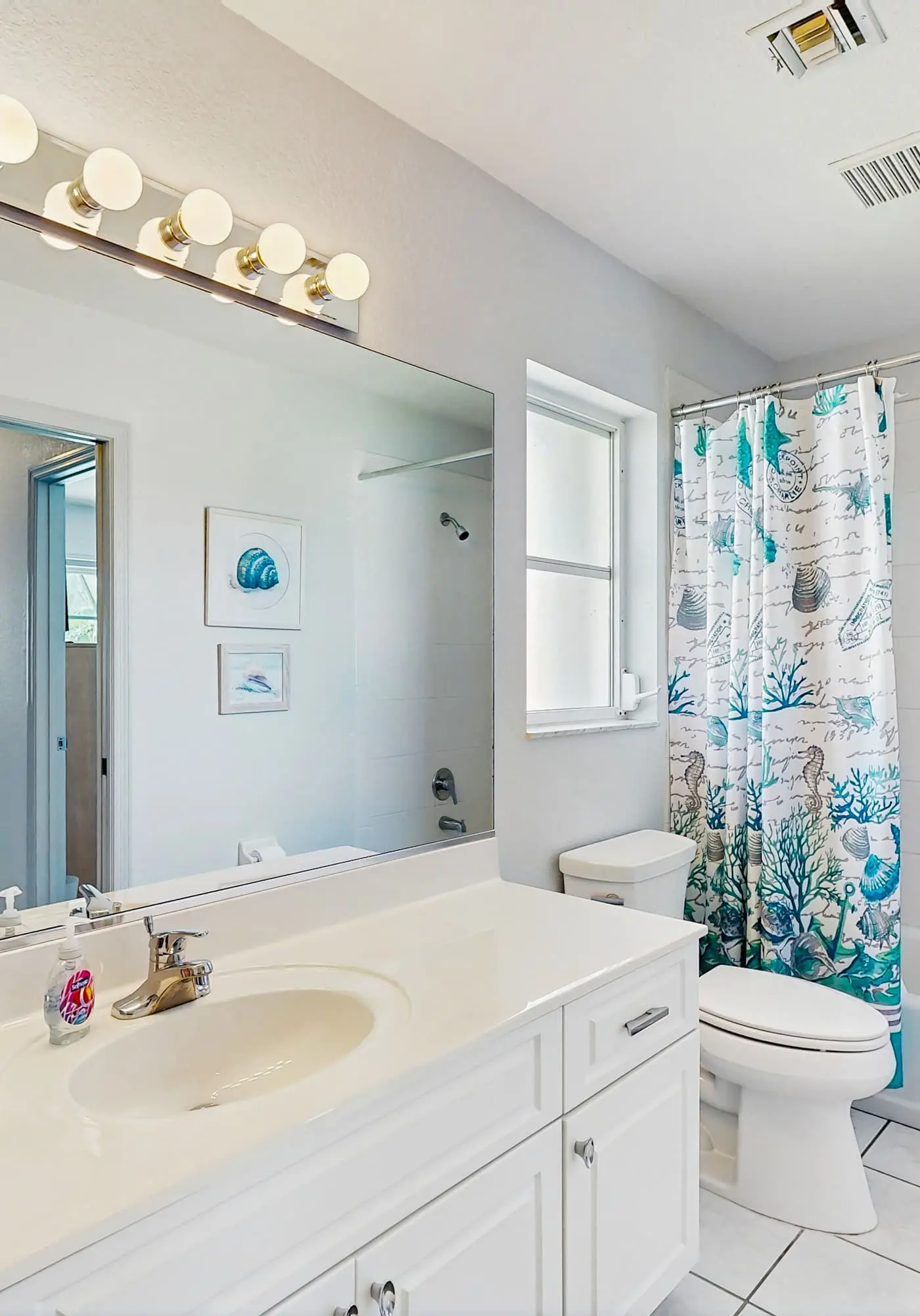 Spacious home, private pool, large kitchen