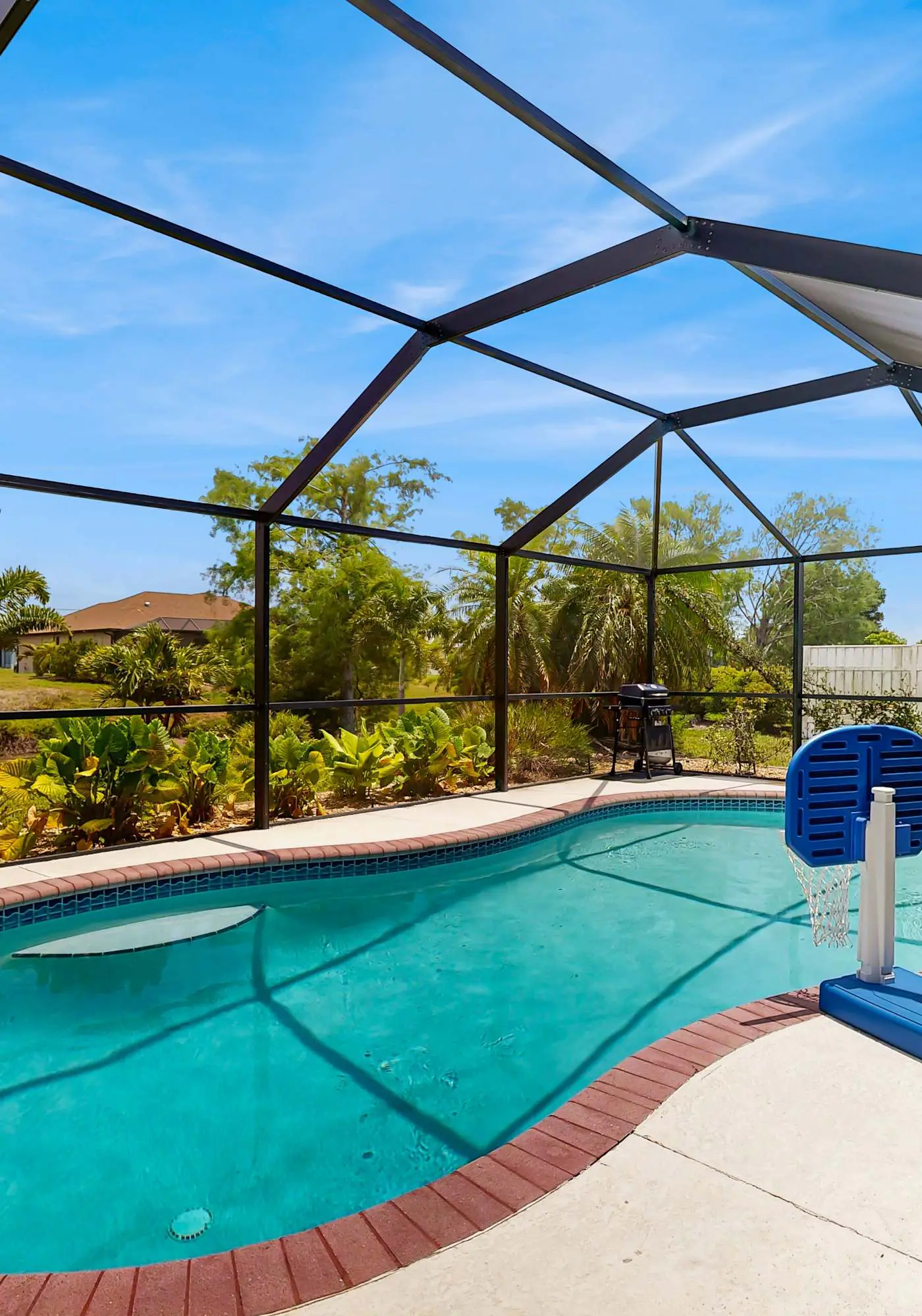 Spacious home, private pool, large kitchen