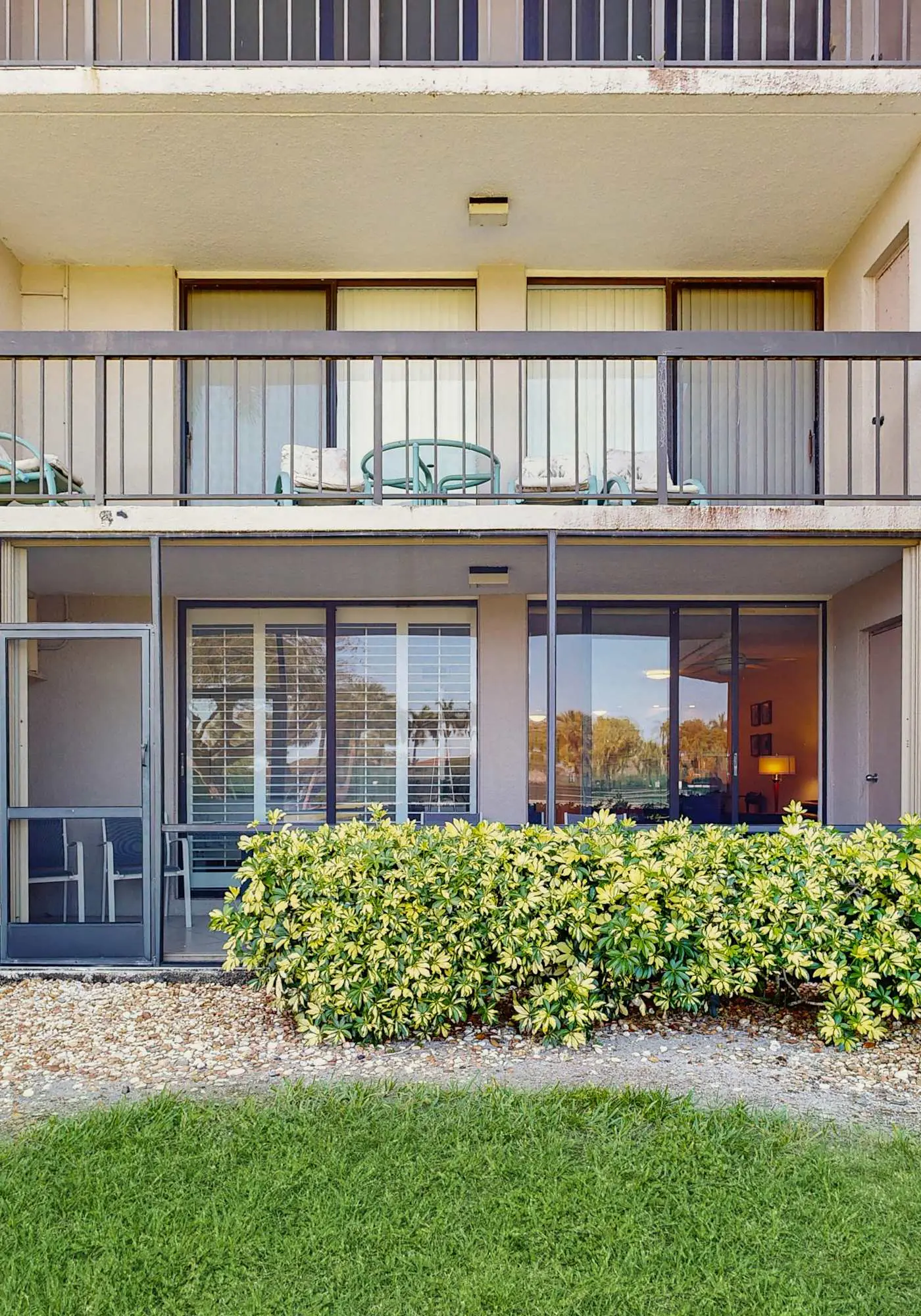 Cozy condo with shared pool, water view