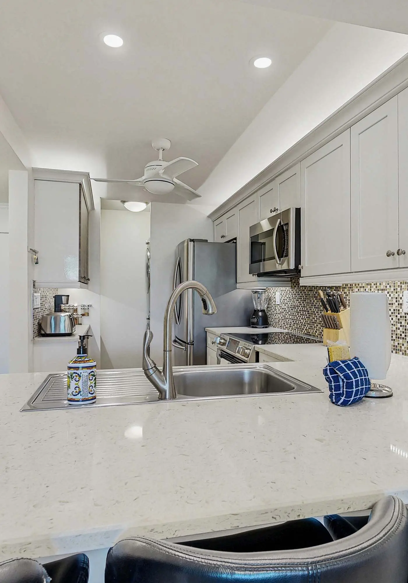Cozy condo with shared pool, water view