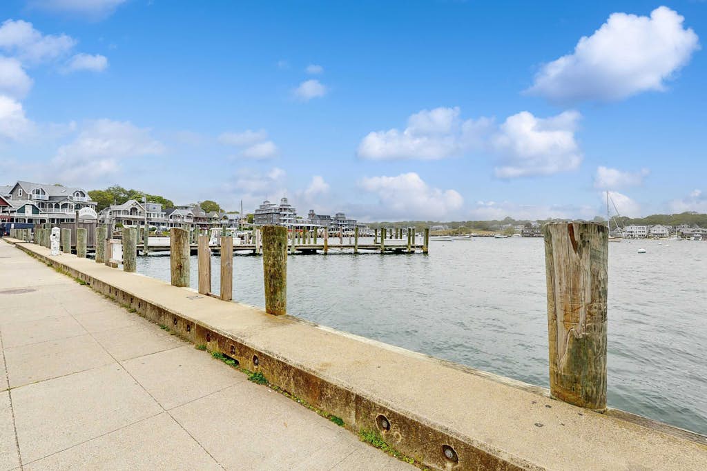 Cozy Downtown Studio - Walk to Ferry & Town